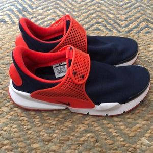Like New Nike Sock Dart Blue/Red Youth 7 Women 8.5